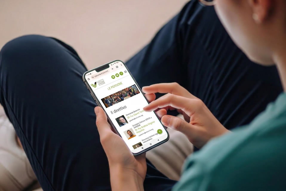 Screenshot del sito web di Valli Unite visualizzato su smartphone